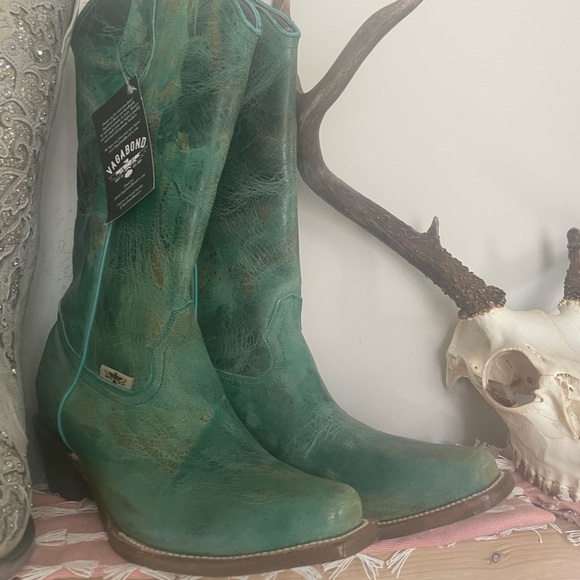 Vegabond Boot Co. The Kingman Turquoise Snip Toe Boot - Picture 3 of 17